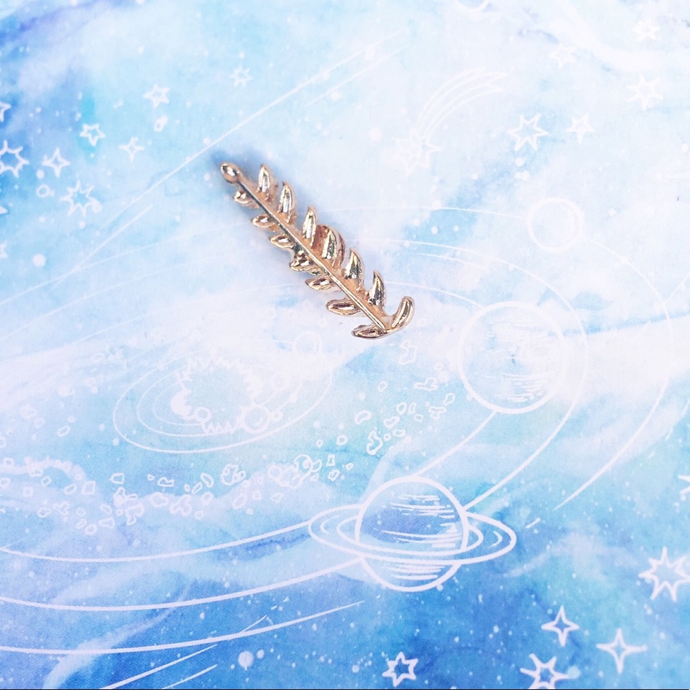 ✨ Gold leaf Pin ✨ - Picture 4 of 5